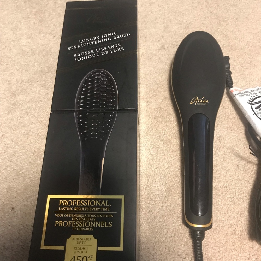 *SOLD*Aria Professional Heated Straightening Brush